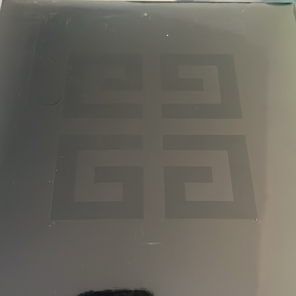 GIVENCHY make-up bag and towel set BRAND NEW RARE with crystals! - Picture 5 of 6